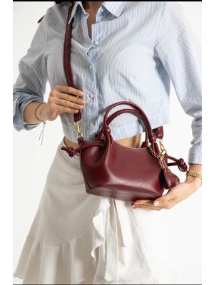 Özüm Çanta Kadın Charm Hediyeli El Kol ve Omuz Çapraz Çanta Bordo