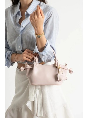 Özüm Çanta Kadın Charm Hediyeli El Kol ve Omuz Çapraz Çanta Pudra