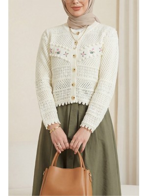 Moda Morfo Önü Çiçek Nakışlı Ponponlu Düğmeli Triko Hırka -Ekru