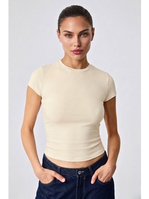 Guaraz Kadın Krem Esnek Kumaşlı Vücuda Oturan Slim Fit Bisiklet Yaka Basıc T-Shirt