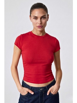 Guaraz Kadın Kırmızı Esnek Kumaşlı Vücuda Oturan Slim Fit Bisiklet Yaka Basıc T-Shirt