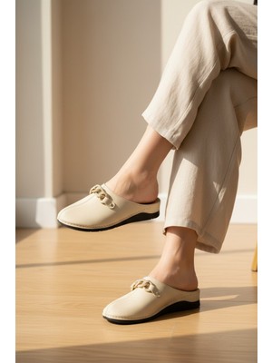 Enoch Kadın Lacivert Tam Kapalı Burunlu Gold Zincir Aksesuarlı Anatomik Comfort Terlik