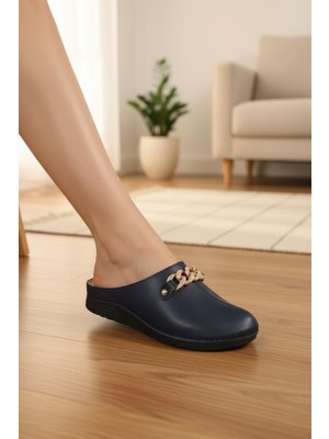 Enoch Kadın Lacivert Tam Kapalı Burunlu Gold Zincir Aksesuarlı Anatomik Comfort Terlik