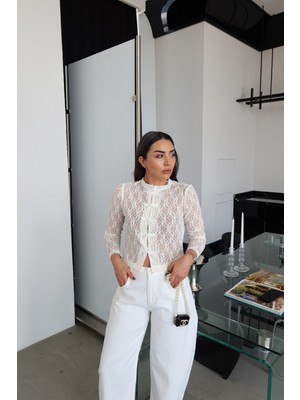 Özge Özgenç Bisiklet Yaka Dantel Bluz
