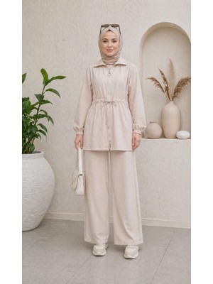 Esra Butik %100 Cupra Kumaş İnce Zincir Şerit Detaylı Fermuarlı Tesettür Tunik Pantolon İkili Takım Bej