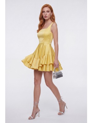 Lafaba Kadın Sarı Kare Yaka Fırfırlı Mini Saten Mezuniyet Abiye Elbise