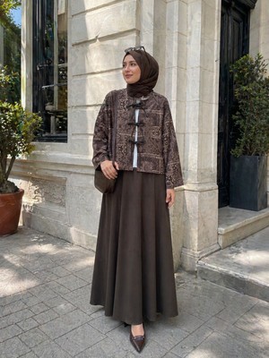 Esra Butik Tesettür Giyim Modern Kesim Dabıl Kumaş Şık Desenli Kahve Etekli Takım
