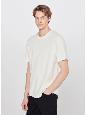 Wrangler Kırık Beyaz Erkek Regular Fit T-Shirt W2610159102 Kırık Beyaz T-Shirt