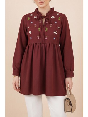 Moda Morfo V Yaka Bağlamalı Yakası Fırfırlı Çiçek Nakışlı Poplin Tunik -Bordo