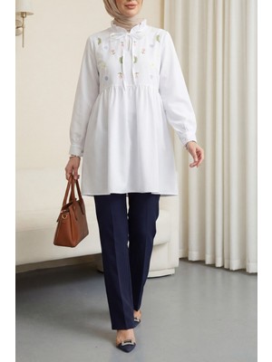 Moda Morfo V Yaka Bağlamalı Yakası Fırfırlı Çiçek Nakışlı Poplin Tunik -Beyaz