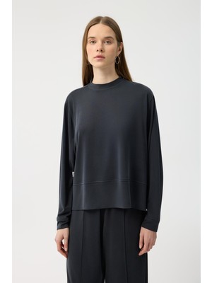 Kadriye Baştürk Modal Cupra Yırtmaçlı Kısa Sweatshirt Siyah