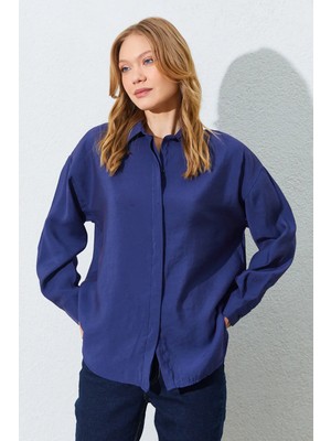 Manche Modal Kumaştan, Düz Kesim, ve Uzun Kollu Gömlek. Rahat Kalıp - Indigo | MKES168262-1