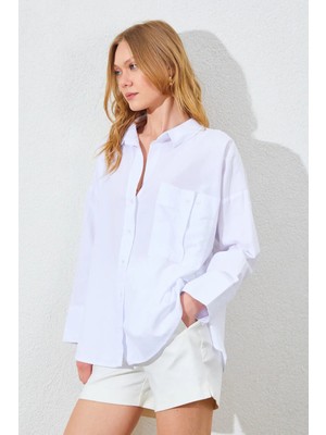 Manche , Cepli ve Oversize Kesim Mavi Gömlek. Ofisten Sokağa Her Stile Uyum Sağlar - Beyaz | MKES161423-1