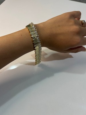 Hüma Butik Lüks Baget Taşlı Altın Kaplama Çelik Geniş Kelepçe Model Bileklik