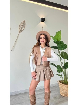 Püskül Detaylı Modern Yelek – Güçlü ve Özgür Stil-Vizon