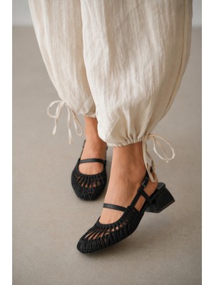 Selin Shoes Delis Örgü ve Bilek Ayarlanabilir Toka Detay Kalın Topuk Kadın Sandalet- Siyah