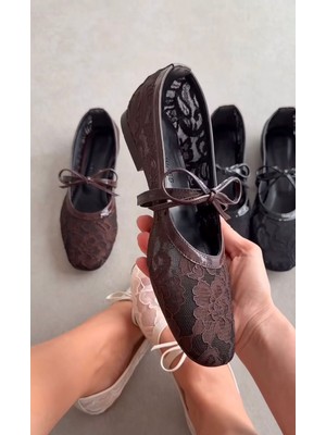 Selin Shoes Selira Dantel ve Fiyonk Detay Lastikli Kadın Babet- Kahverengi