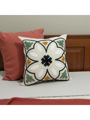 Hd Home Collection Keten Kumaş Geometrik Seri Siyah-Çağla Yeşil Detay Punch Kırlent Kılıfı 43*43 cm