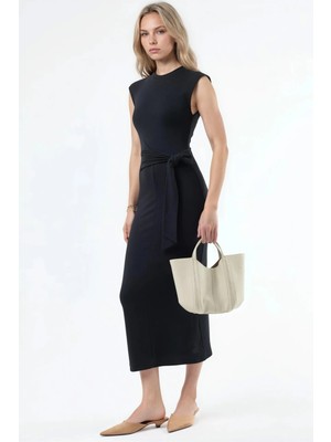 Hiccup Kadınlar Busem Bağlama Detaylı Midi Bisiklet Yaka Elbise Siyah