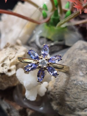 Aries 0.15CT M/sı1  Diamond - Çevre Taşları 0.82CT Tanzanit  -  2.73GR Yüzük