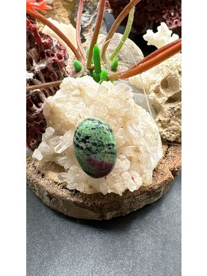 Aries 10.60 Ct 16.4X11.2 mm Natural Ruby Zoisite