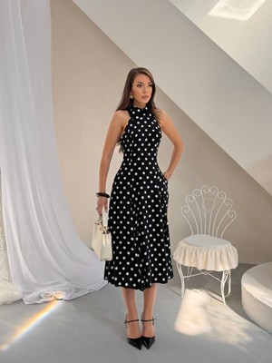 Madame Melek Premium Puantiyeli Halter Yaka Midi Elbise – Zarif ve Fonksiyonel Tasarım