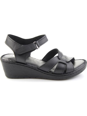 Bambi Siyah Hakiki Deri Kadın Sandalet K05586222103