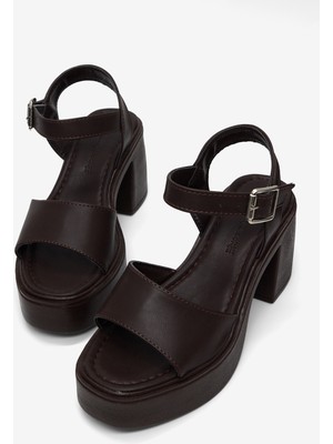 Tonny Black Kadın Kahve Yüksek Topuklu Rahat Tek Bantlı Tokalı Ayakkabı