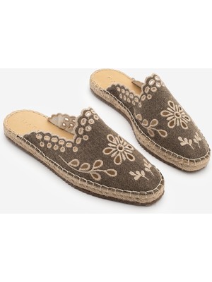 Marjin Kadın Keten Nakışlı Desenli Önü Kapalı Jüt Espadril Terlik Talune Vizon Keten