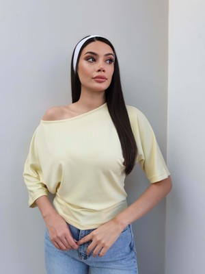 Esra Helvacı Kayık Yaka Düz Tshirt