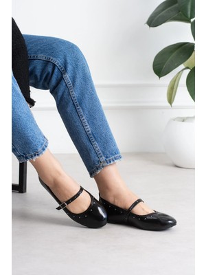 Shoetek Hawsa Kadın Babet Pimli Önden Bantlı Tokalı Siyah Deri
