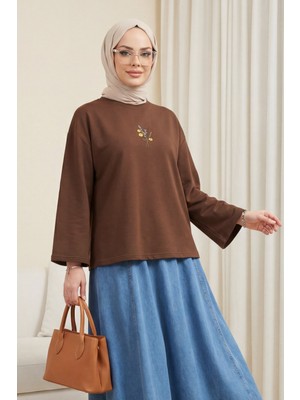 Moda Morfo Önü Çiçek Nakışlı Yuvarlak Yaka Salaş Penye Bluz  -Kahve