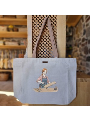 Bumudur Aksesuar Ahşap Işçiliğiyle Uğraşan Kadın Woodworking Baskılı Naturel Kanvas Bez Çanta Açık Kahve Sap Beyaz Cırt Cırtlı Suluk Tutuculu - Büyük