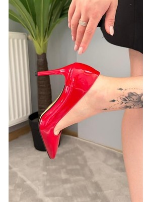 Difolia Kadın Adel Kırmızı Rugan  9 cm Ince Topuklu Stiletto