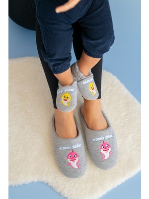 First Step Mommy ve Baby Shark Gri Panduf Seti Erkek Çocuklar İçin Kaydırmaz Özellikli