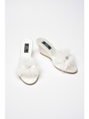 Gc Terlik Kadın Ekru Gelin Çeyiz Terliği Suni Deri Malzeme ile Yüksek Platformda Rahat Kullanım