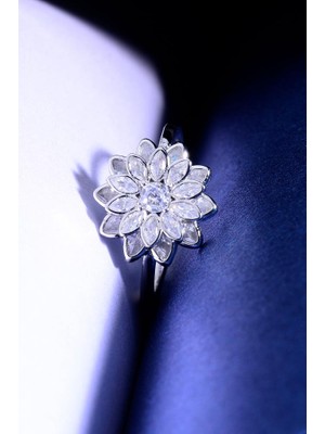 İnnuendo Jewelry 925 Ayar Gümüş Papatya Tasarım Taşlı Kadın Yüzük