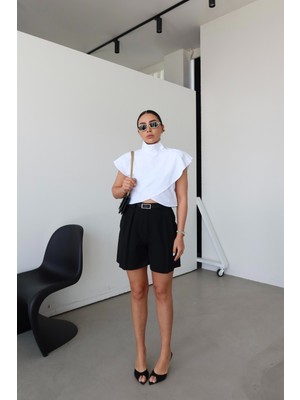 Özge Özgenç Kemerli Basic Kumaş Şort
