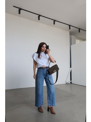 Özge Özgenç Deri Kemerli Wideleg Jean