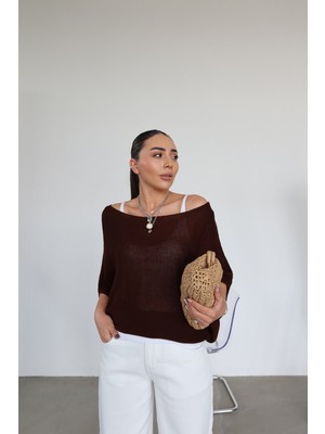 Özge Özgenç Madonna Yaka Atletli Triko