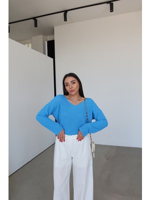 Özge Özgenç V Yaka Dökümlü Triko
