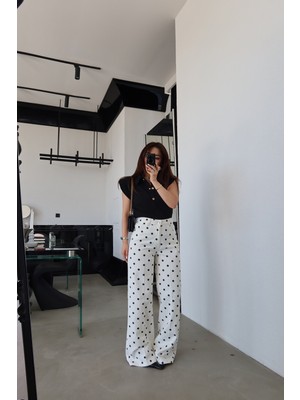 Özge Özgenç Puantiyeli Jean