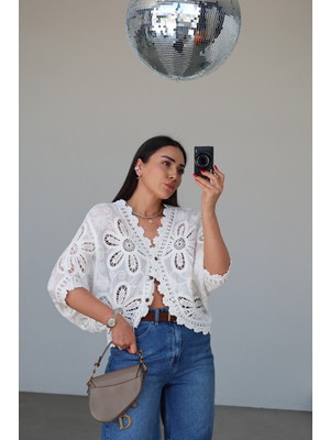 Özge Özgenç Çiçek Nakışlı Premium Gömlek
