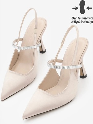 Marjin Kadın Stiletto Sivri Burun Bantlı Taşlı Arkası Açık Atkılı Topuklu Ayakkabı Lovan Bej Saten