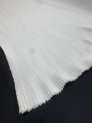 Yiğit Kumaş Beyaz Poplin Piliseli Kumaş