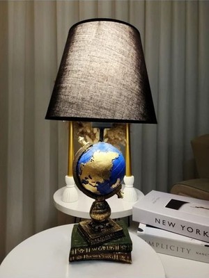Mirsa Global Modern Kitap Üstünde Dünya Siyah Lacivert Detaylı Büst Abajur  Heykel  – Siyah Şapka Dekoratif Masa Lambası, Şık Salon & Yatak Odası Aydınlatma