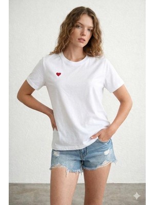 Bisou Küçük Kalp Desenli Beyaz T-Shirt