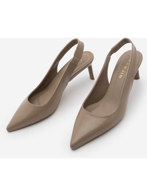 Marjin Kadın Stiletto Sivri Burun Arkası Açık Atkılı Kalın Bantlı Klasik Topuklu Ayakkabı Cenvo Vizon