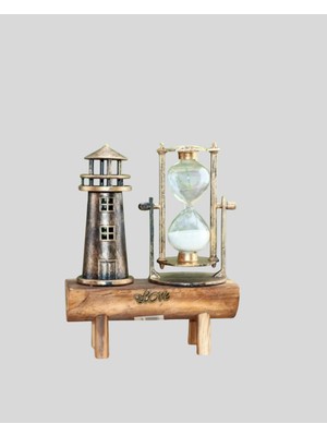 Motto Ticaret Dekoratif Ahşap Kum Saati ve Deniz Feneri Figürlü Masa Süsü – Şık ve Fonksiyonel Tasarım