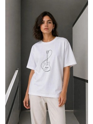 Tarz Yeri Kadın Minimal Gitar Baskılı Tişört T-Shirt Yazlık Kısa Kol Bisiklet Yaka T-Shirt  - Beyaz